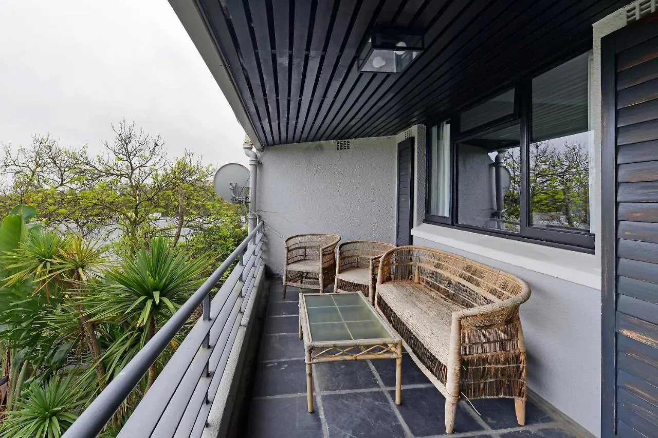 Charming 2-Bedroom Central Green Point Stadium Cape Town